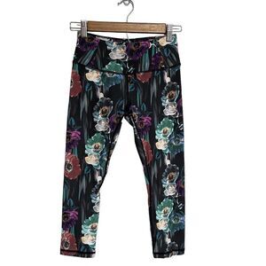 Calia by carrie Underwood Mid Rise Capri Leggings Floral Size XS